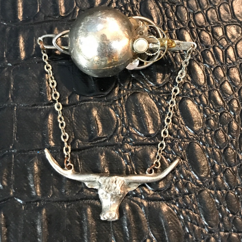 Vintage Silver-Tone Longhorn Brooch with Chain
